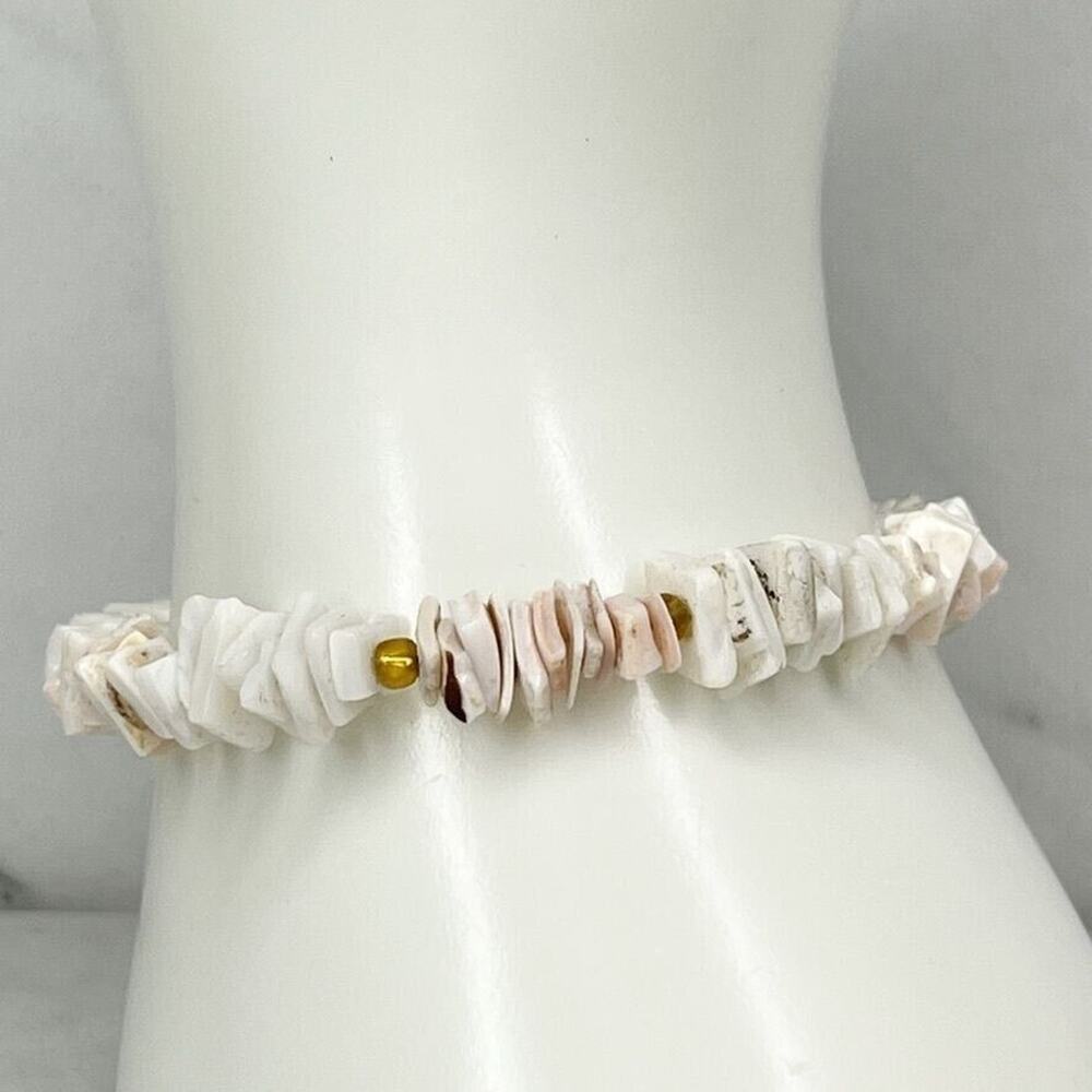 Shell Piece Beaded Screw Clasp Bracelet